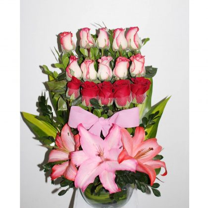 pecera con rosas bicolor