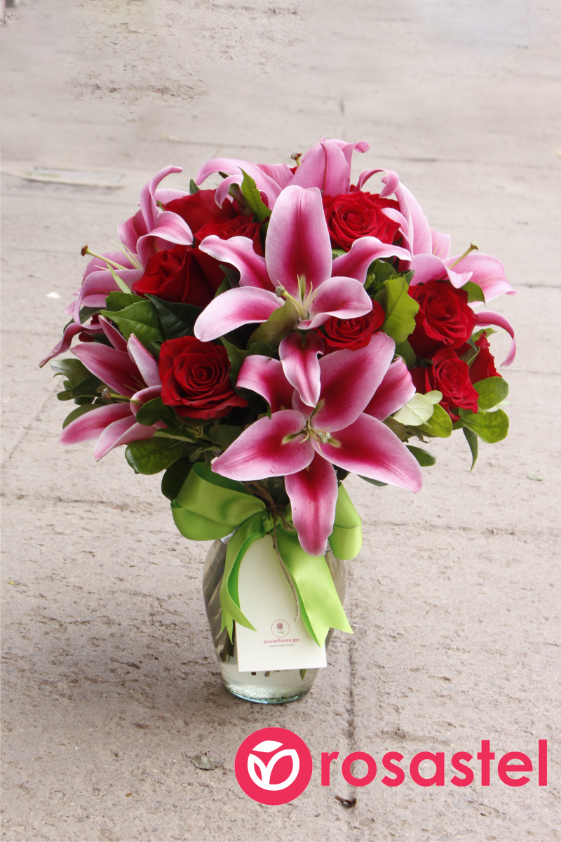 ramo de rosas y lirios perfumados - Imagen 2