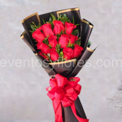 ramo de 12 rosas