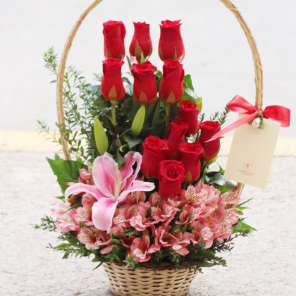 canasta de rosas