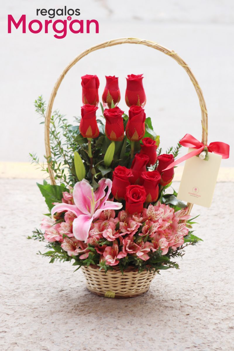 canasta de rosas