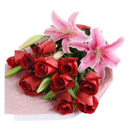 ramo de rosas y lirios
