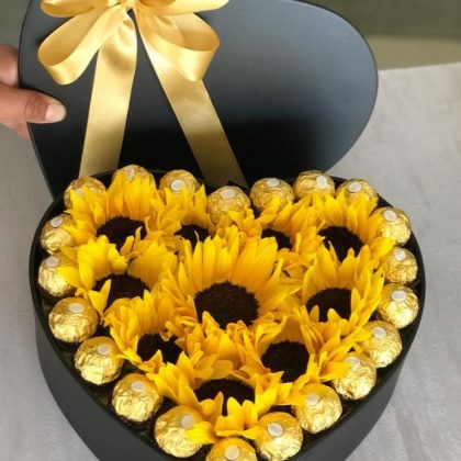 box corazón de girasoles y chocolate