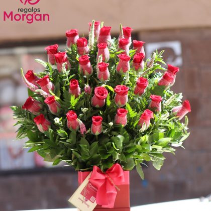 arreglo floral de 30 rosas