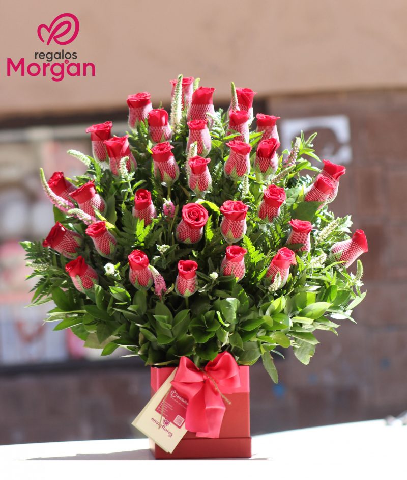 arreglo floral de 30 rosas