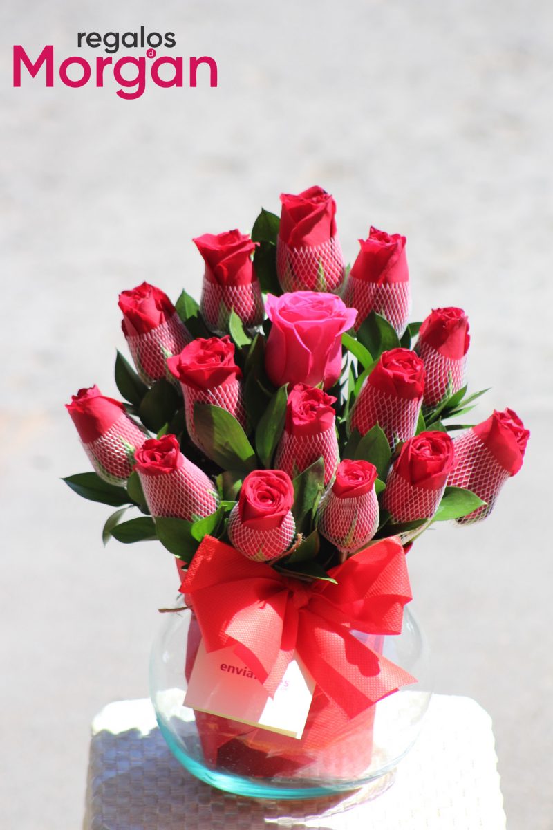 pecera de 15 rosas rojas