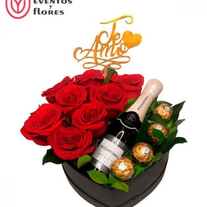 Box corazón 8 rosas, Ferrero Rocher, Riccadonna y tarjeta con delivery en Cusco