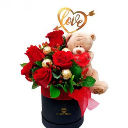 Box con Lazo de 5 Rosas Rojas, Chocolates y Peluche