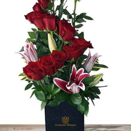 Arreglo Espiral de 14 Rosas y 5 Lirios Perfumados