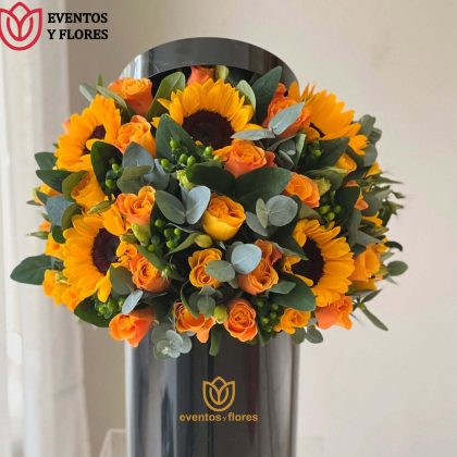 🌻✨ Brillo Dorado – Box Negro con Rosas & Girasoles