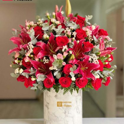 🌺✨ Esplendor Floral – Box de Rosas, Lirios & Claveles