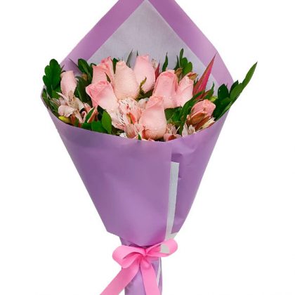 ramo de 10 rosas y astromelias
